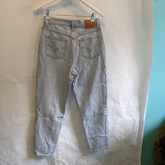 Levi's High Waisted Light Wash Distressed/Ripped Mom Jeans - Picture 8 of 10